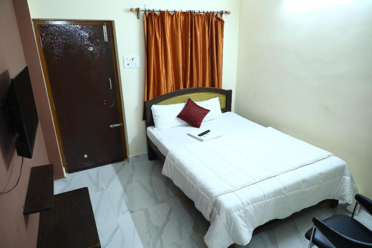 Appartement Babu Naidu Residency à Vellore Extérieur photo