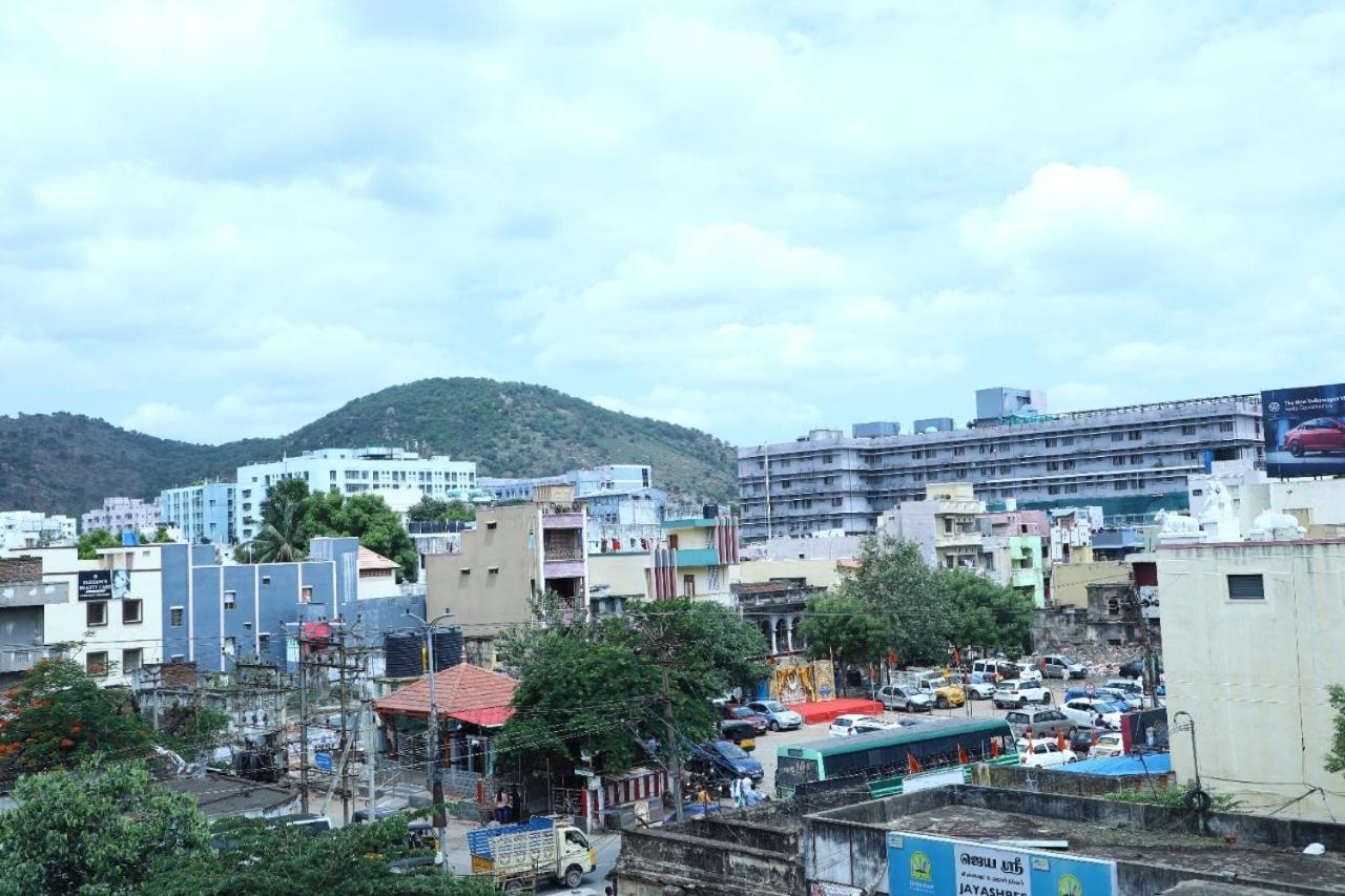 Appartement Babu Naidu Residency à Vellore Extérieur photo